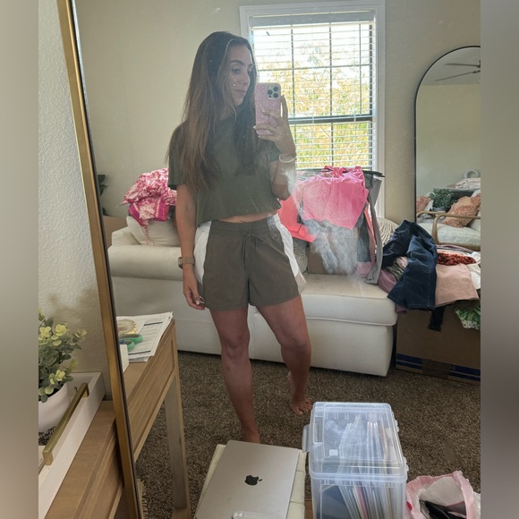 Meet your Posher, Elizabeth - Picture 3 of 4